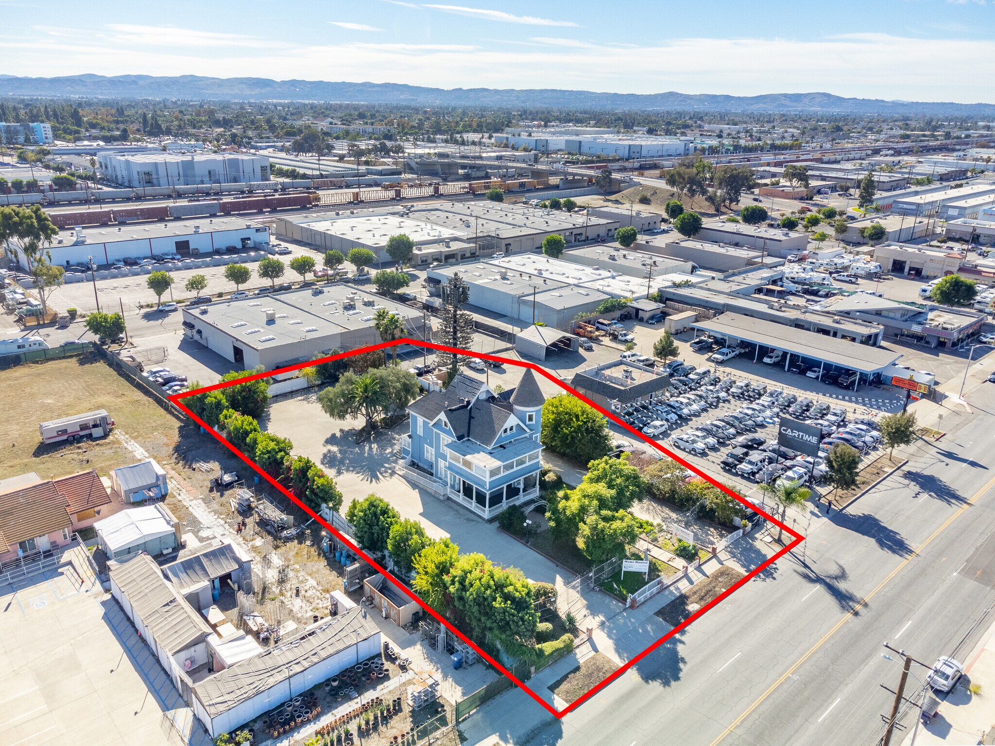 961 W Holt Blvd, Ontario, CA à vendre Photo du bâtiment- Image 1 de 1