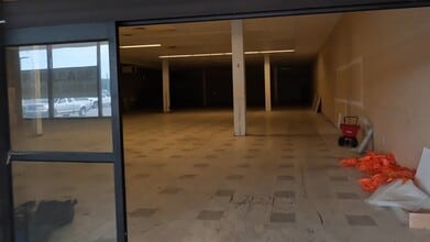 2820 W Locust St, Davenport, IA for lease - Commercial Listing Video 