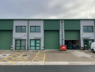 Plus de détails pour Tachbrook Park, Warwick - Industriel à louer