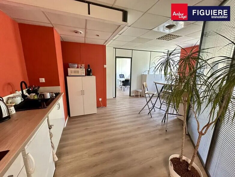 235 Rue Léon Foucault, Aix-en-Provence à vendre - Photo du bâtiment - Image 3 de 10