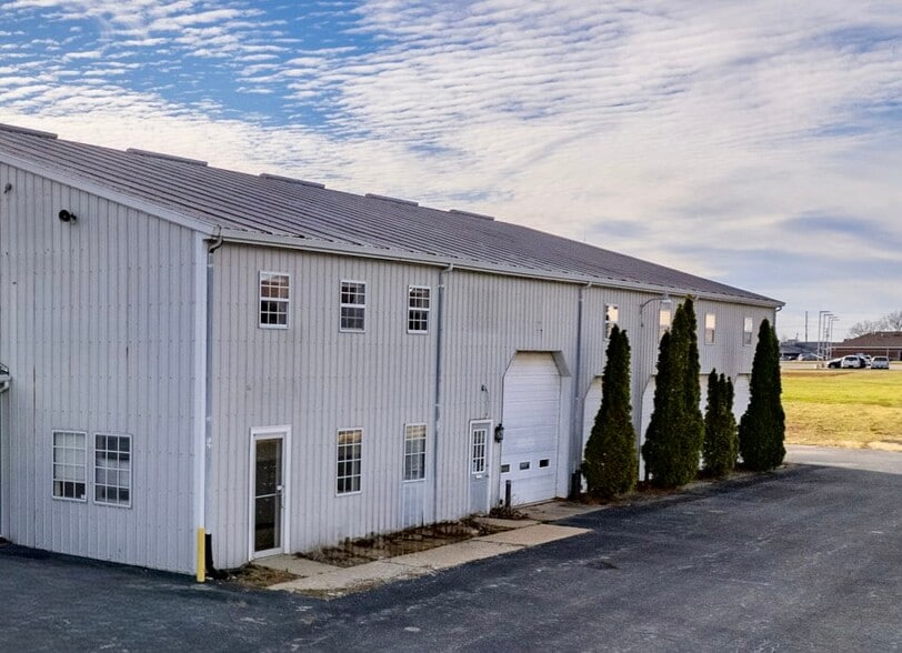 311 E Clifty Dr, Madison, IN for lease - Building Photo - Image 2 of 3