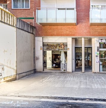 Retail in Barcelona, Barcelona for lease Interior Photo- Image 1 of 24