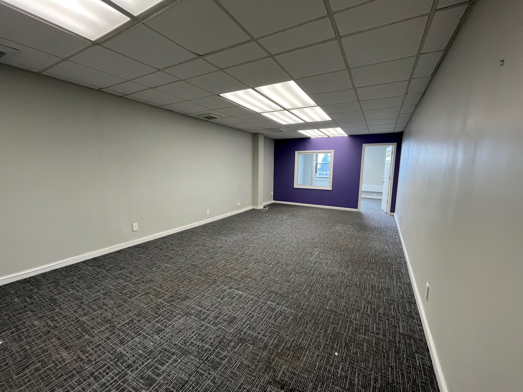 20215 Hillside Ave, Hollis, NY for lease Interior Photo- Image 1 of 2