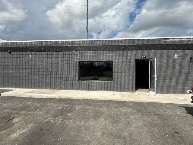 110-114 Taylor Industrial Blvd, Hendersonville, TN for lease - Building Photo - Image 2 of 4