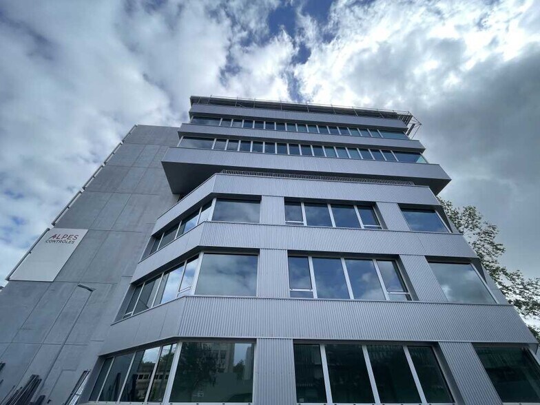 Office in Bruges for lease - Building Photo - Image 2 of 17