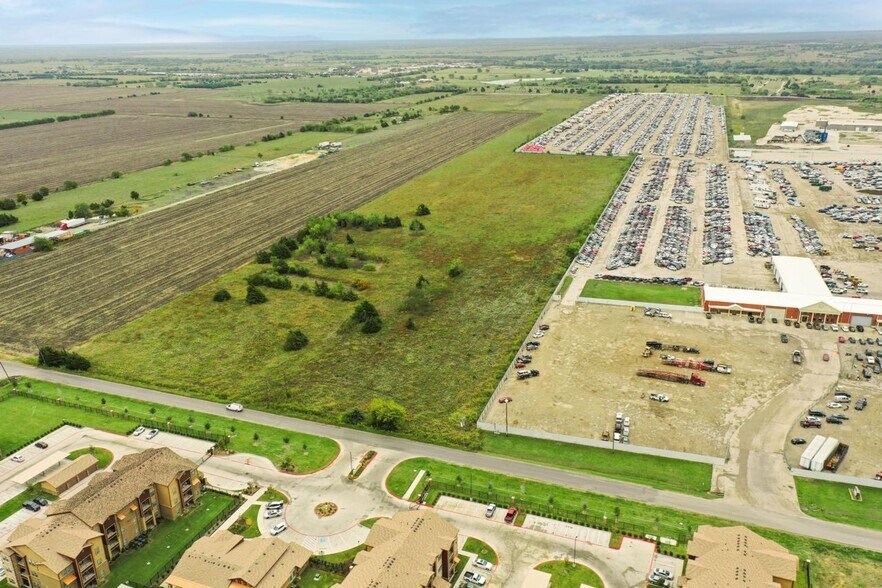 300 Mars rd, Wilmer, TX à vendre - Photo du bâtiment - Image 1 de 15