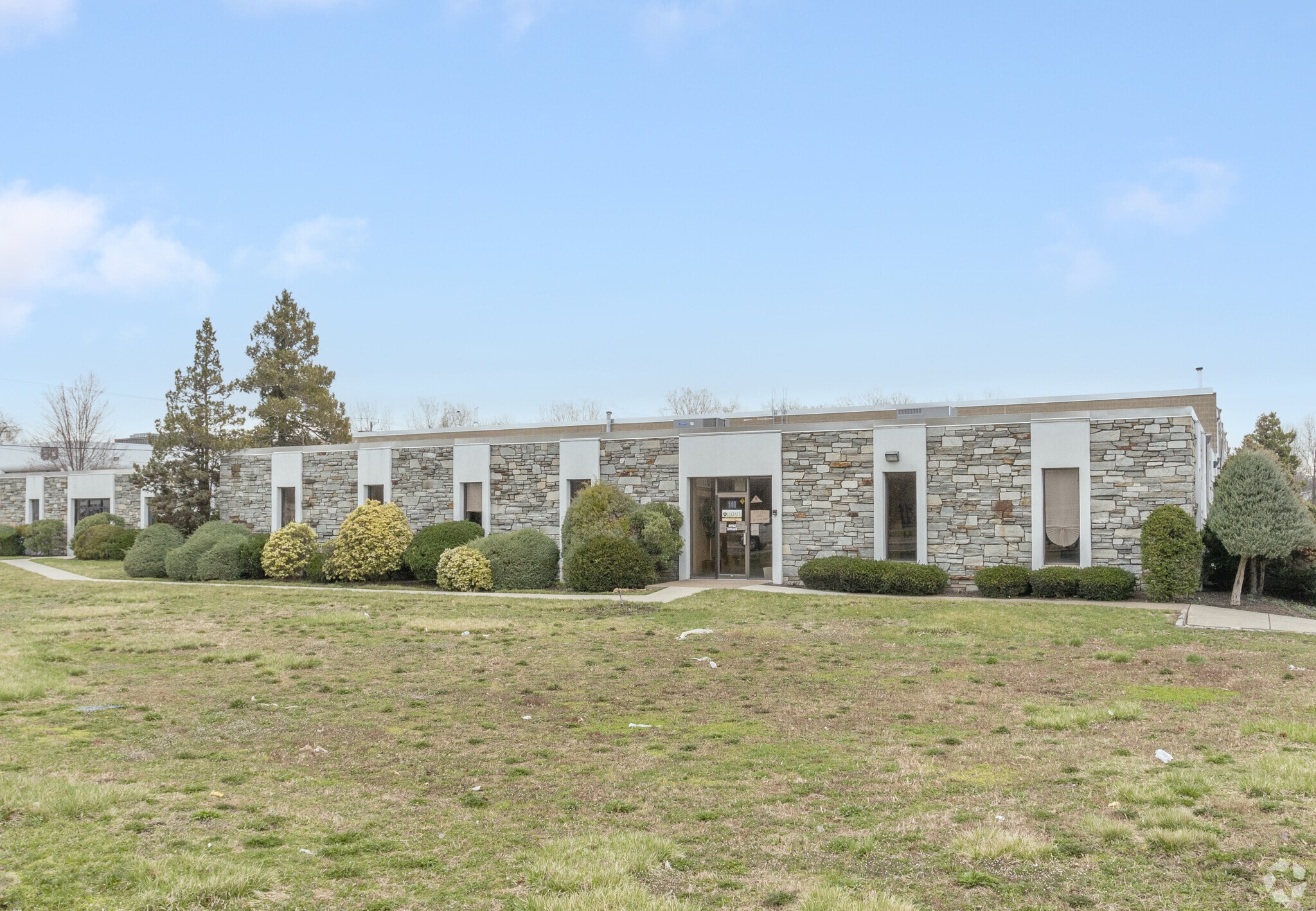 140-142 Clinton Rd, Fairfield, NJ for lease Primary Photo- Image 1 of 7