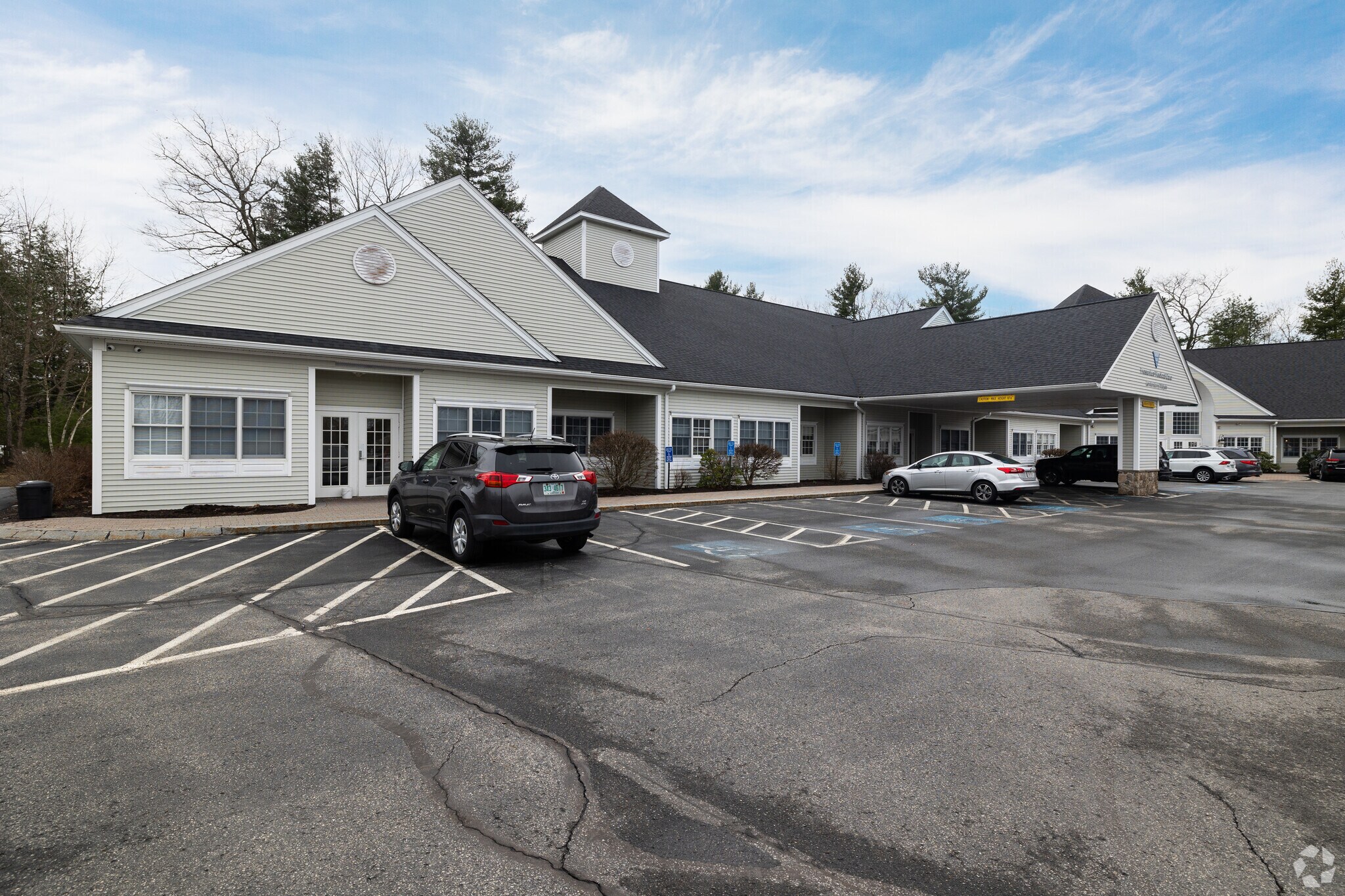 1 Commons Dr, Londonderry, NH for lease Primary Photo- Image 1 of 18