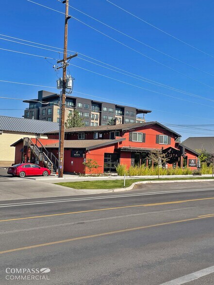 130 SW Century Dr, Bend, OR à louer - Photo du bâtiment - Image 2 de 4