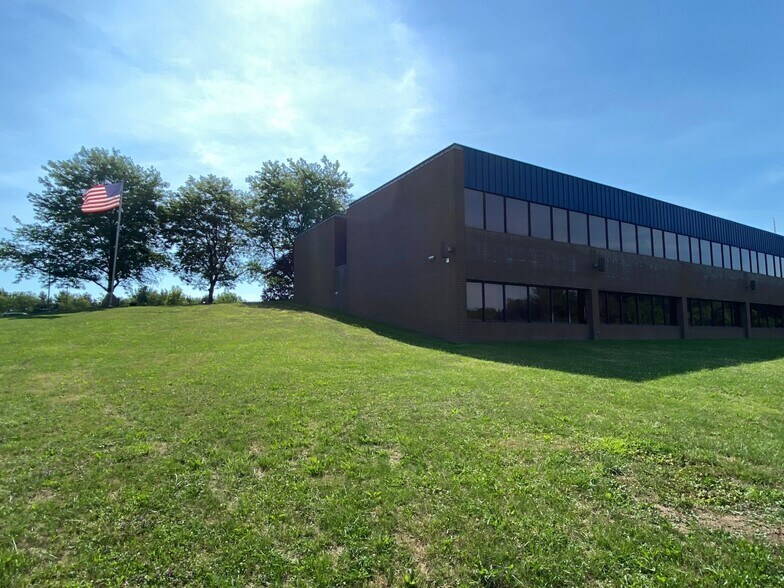 650 S Prospect Ave, Hartville, OH à louer - Photo du bâtiment - Image 3 de 18