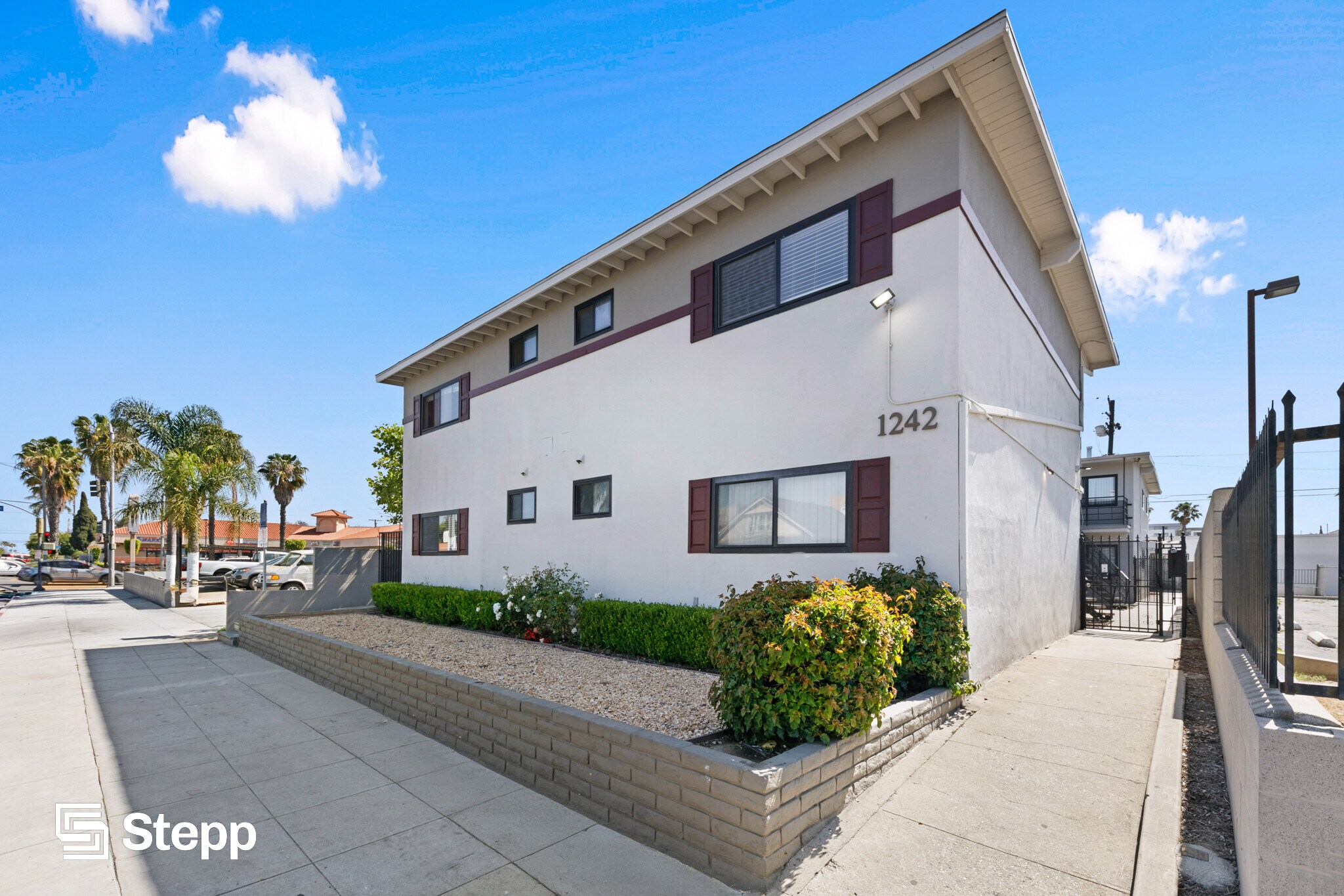 1242 Cedar Ave, Long Beach, CA à vendre Photo du bâtiment- Image 1 de 1