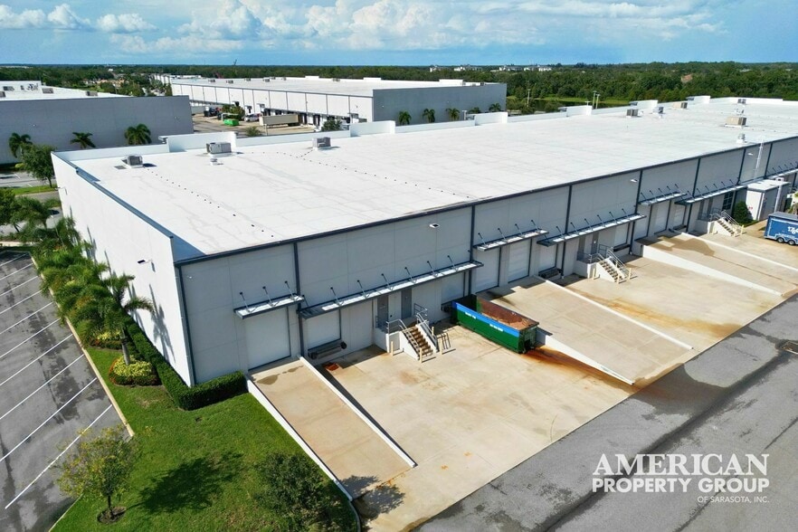 3165 Lakewood Ranch Blvd, Bradenton, FL for lease - Building Photo - Image 3 of 7
