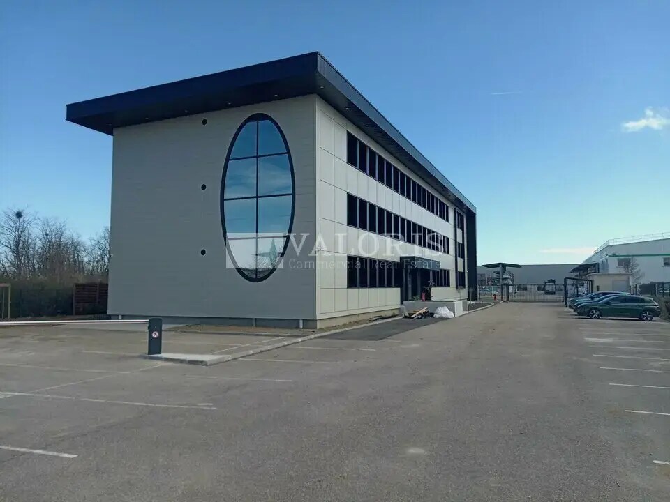 2 Rue Ambroise Paré, Saint-Priest for lease Building Photo- Image 1 of 2