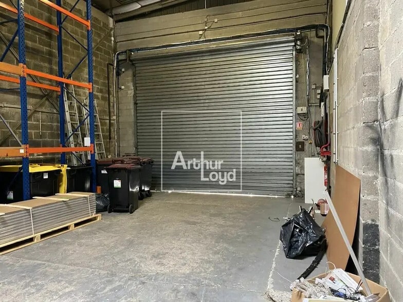 Office in Morangis for lease - Interior Photo - Image 2 of 5