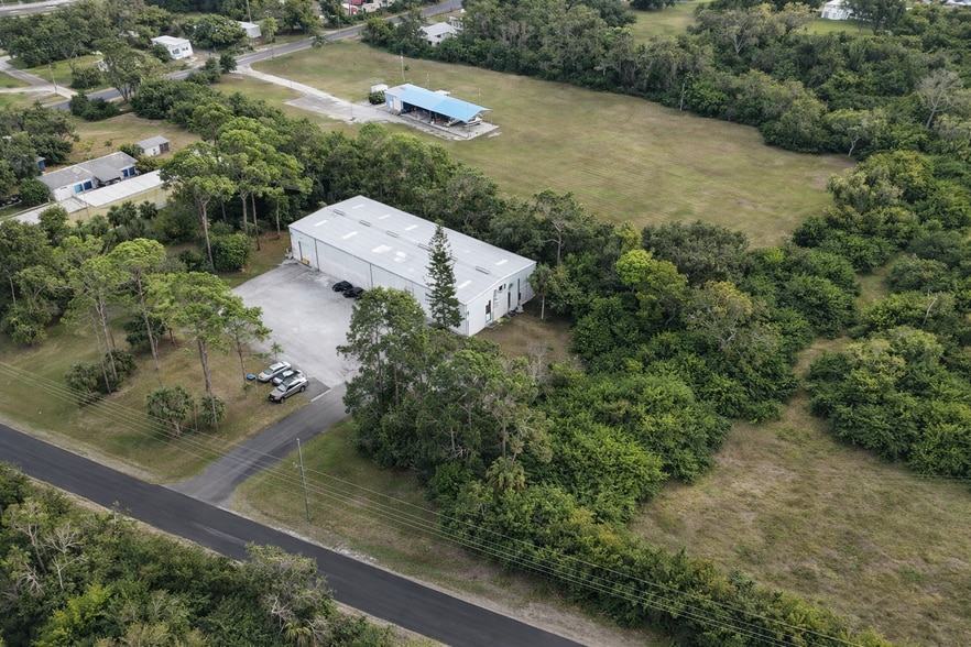 210 Woodland Estates Ave, Ruskin, FL for sale - Building Photo - Image 2 of 9
