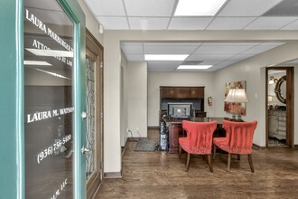 220 N Thompson St, Conroe, TX for lease Interior Photo- Image 1 of 18