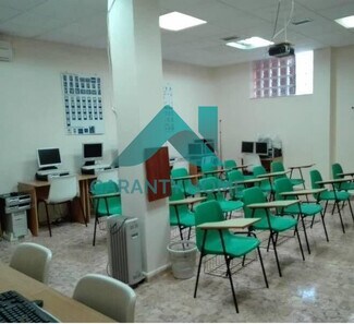 Plus de détails pour Multi-résidentiel à vendre