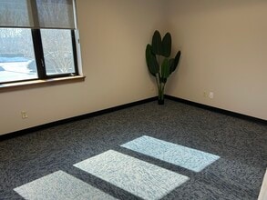 1061 Peruque Crossing Ct, O'Fallon, MO for lease Interior Photo- Image 2 of 5