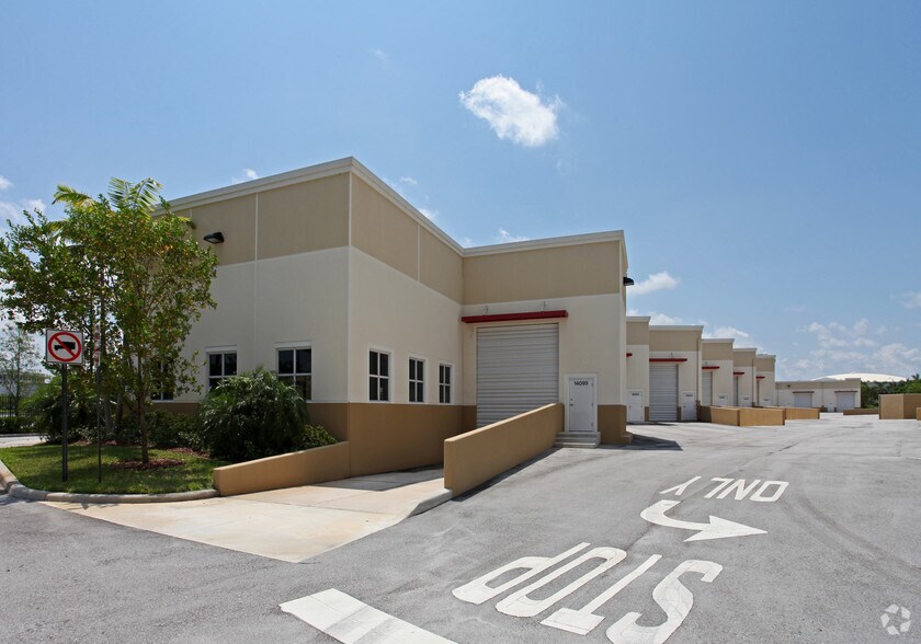 14001-14099 NW 8th St, Sunrise, FL à louer - Photo du bâtiment - Image 2 de 22