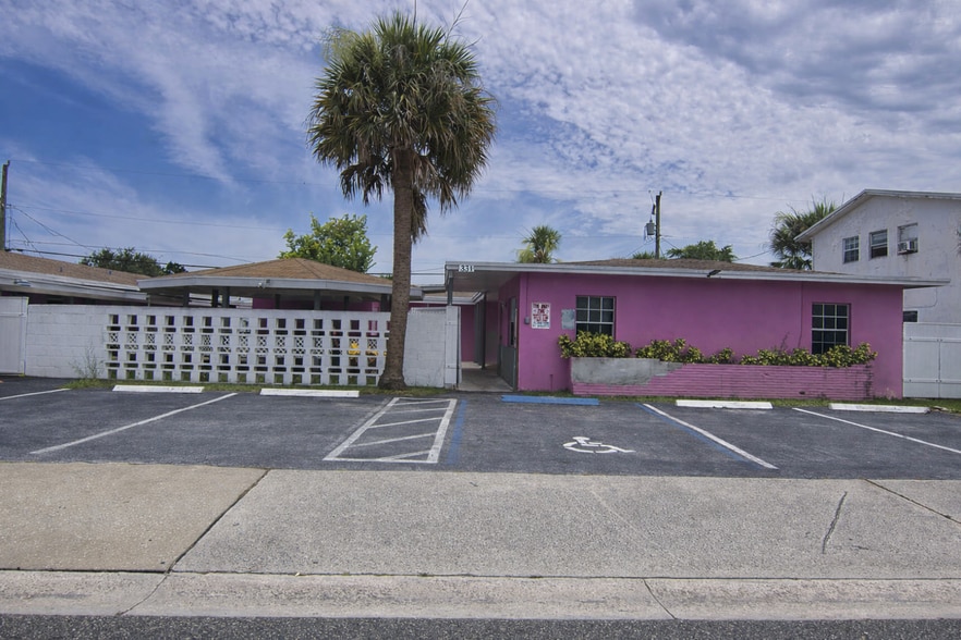 Blue Heron Blvd - 40 Bed Licensed Independent Living Facility, Riviera Beach, FL for sale - Building Photo - Image 2 of 32
