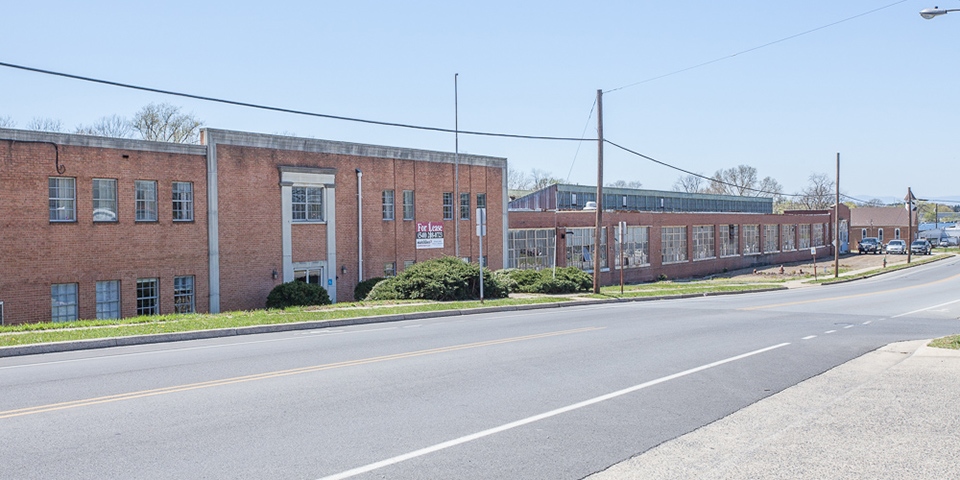 1010 E Main St, Waynesboro, VA à vendre Photo du b timent- Image 1 de 1