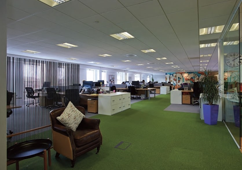 40 Queen Sq, Bristol for lease - Interior Photo - Image 2 of 4