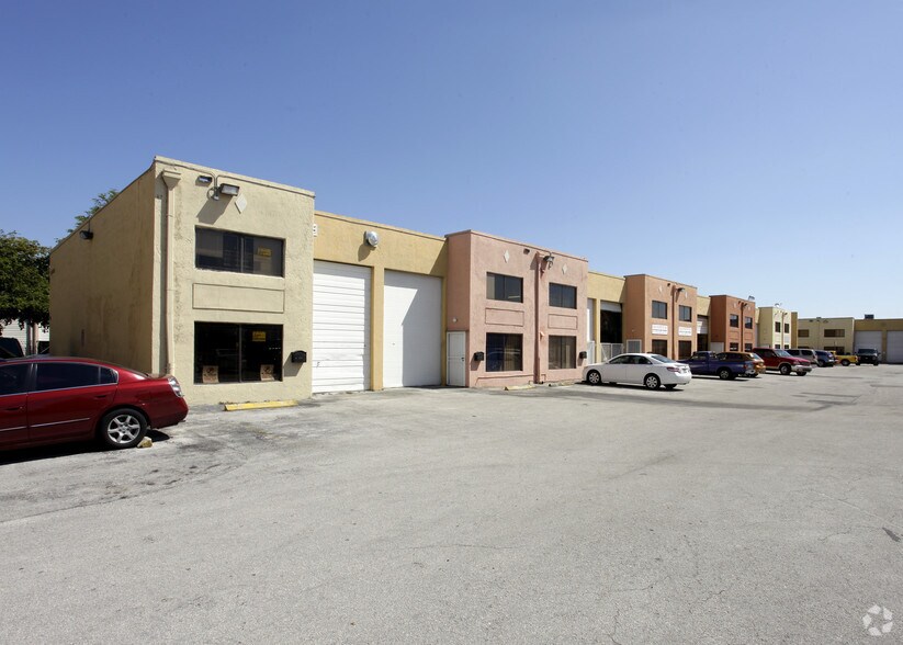 1670 W 39th Pl, Hialeah, FL à vendre - Photo principale - Image 1 de 2