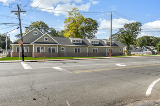 8 Idle Hour Blvd, Oakdale, NY à louer Photo du bâtiment- Image 1 de 5