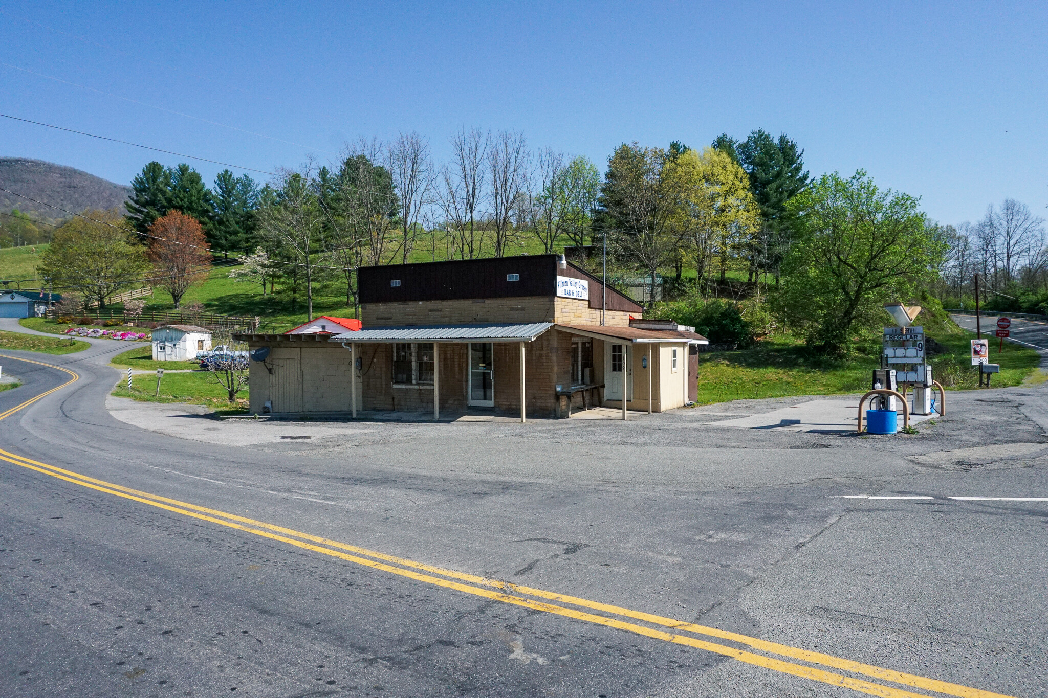 109 Wilburn Valley Rd, Pearisburg, VA à vendre Photo du b timent- Image 1 de 32