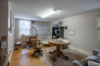 2 Ash St, Hollis, NH à louer Photo intérieure- Image 2 de 8