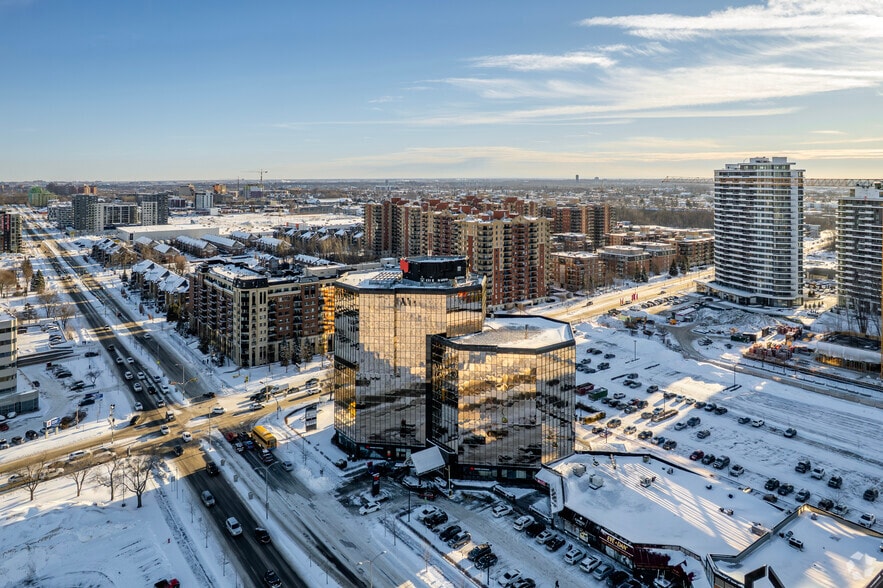 2540 Boul Daniel-Johnson, Laval, QC à louer - Aérien - Image 3 de 4