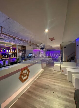 Plus de détails pour Multi-résidentiel à vendre