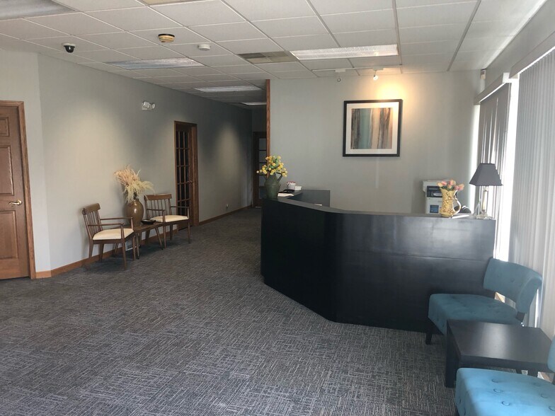 700 N Peace Rd, Dekalb, IL à vendre - Photo du bâtiment - Image 2 de 5