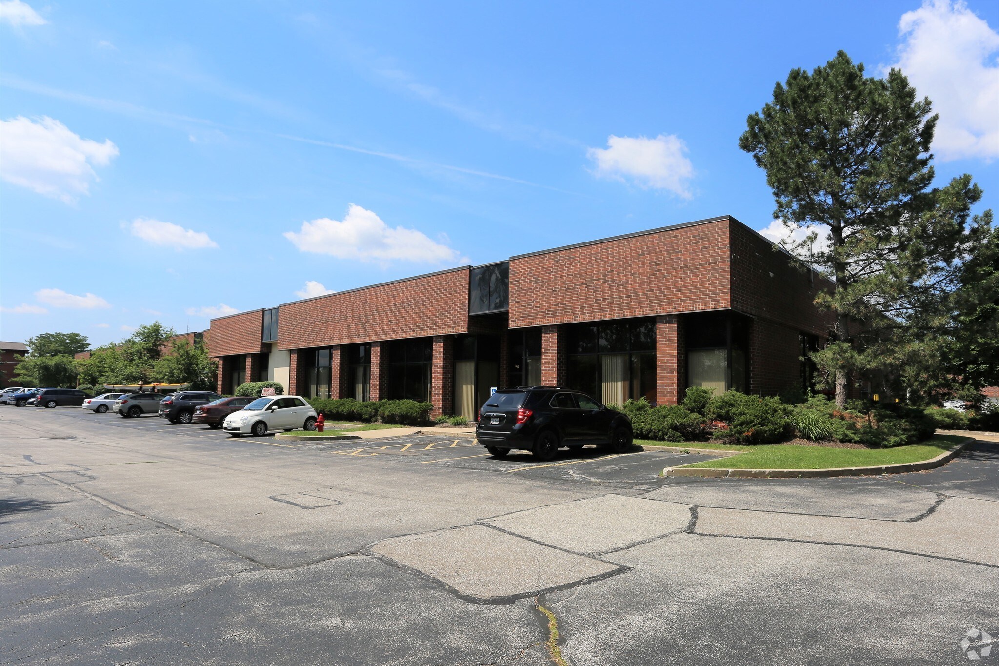 17515 Engle Lake Dr, Middleburg Heights, OH for lease Primary Photo- Image 1 of 6
