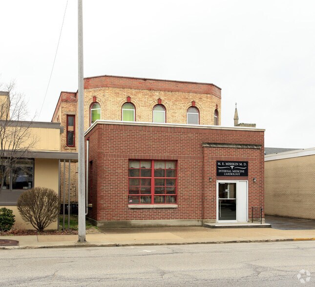 209 S 2nd St, Elkhart, IN à vendre - Photo du bâtiment - Image 2 de 4