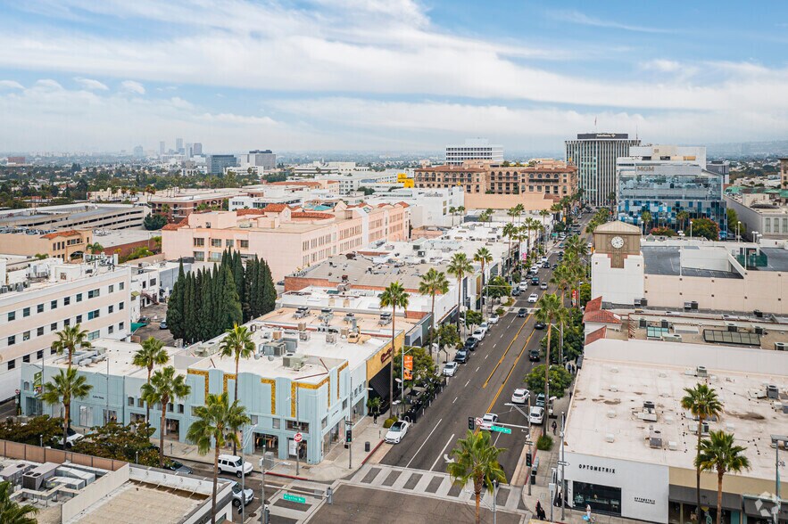 320-330 N Beverly Dr, Beverly Hills, CA à louer - Photo du bâtiment - Image 3 de 5