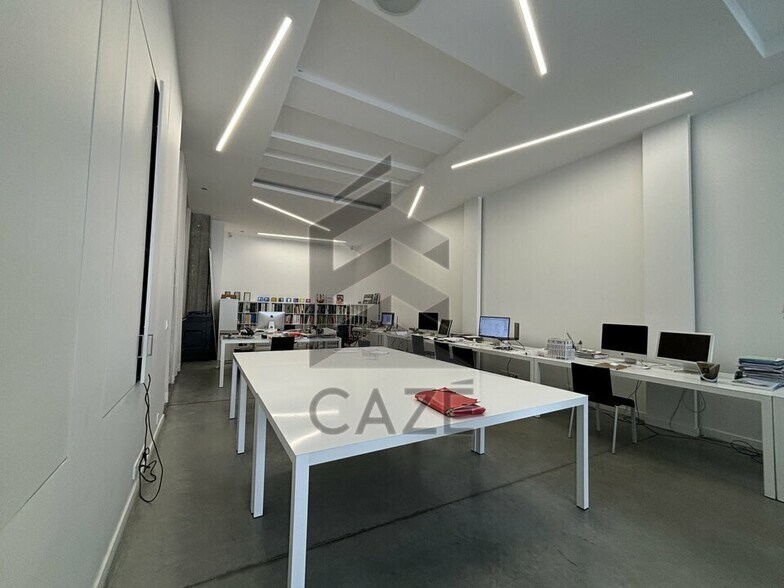 Multifamily in Bordeaux for sale - Interior Photo - Image 2 of 2