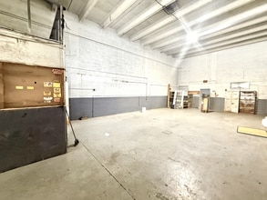 6405-6447 NW 82nd Ave, Miami, FL à louer Photo intérieure- Image 2 de 3