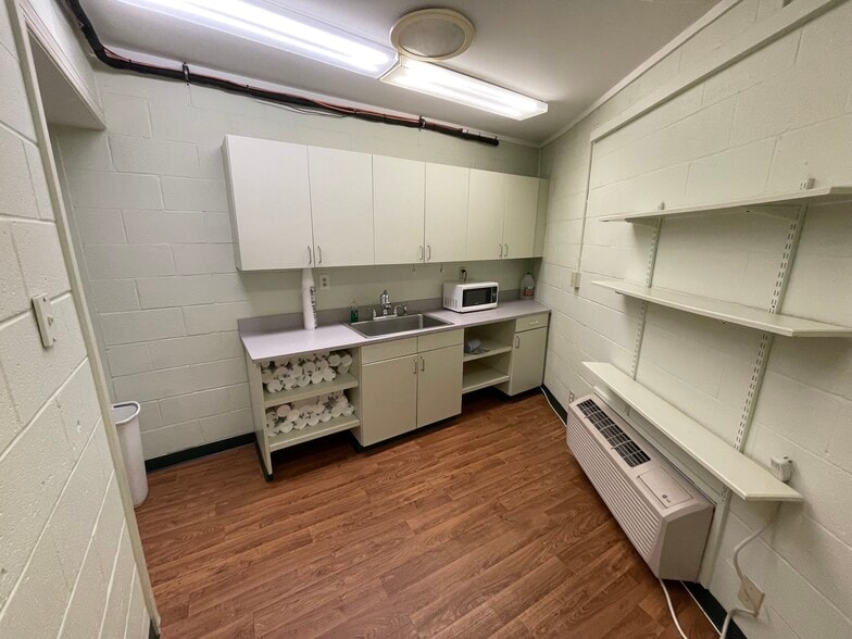 61 Miller St, Winston-Salem, NC for sale - Interior Photo - Image 3 of 28