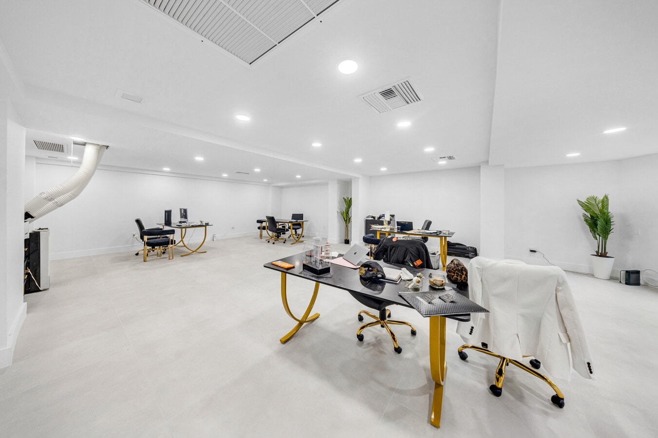 5401 Collins Ave, Miami Beach, FL 33140 - Unité CU-9 -  - Photo intérieure - Image 2 of 14