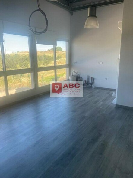 Office in Montpellier for lease - Interior Photo - Image 2 of 5
