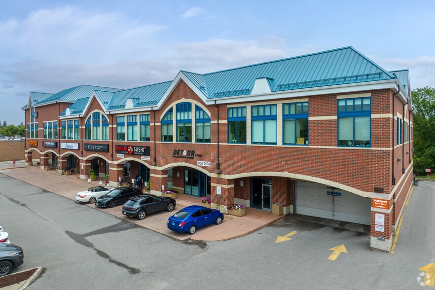 14783-14785 Yonge St, Aurora, ON à louer - Photo du bâtiment - Image 2 de 4