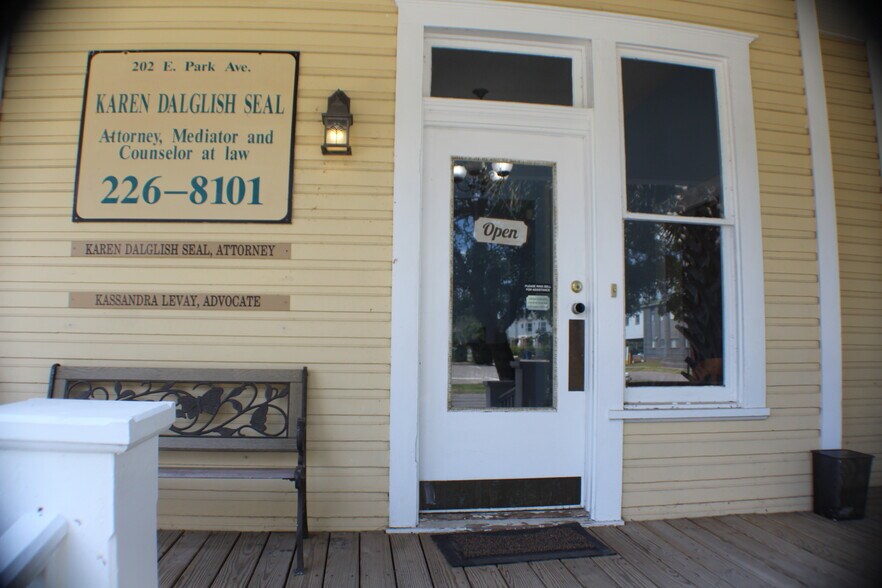 202 E Park Ave, San Antonio, TX à louer - Photo du bâtiment - Image 2 de 8