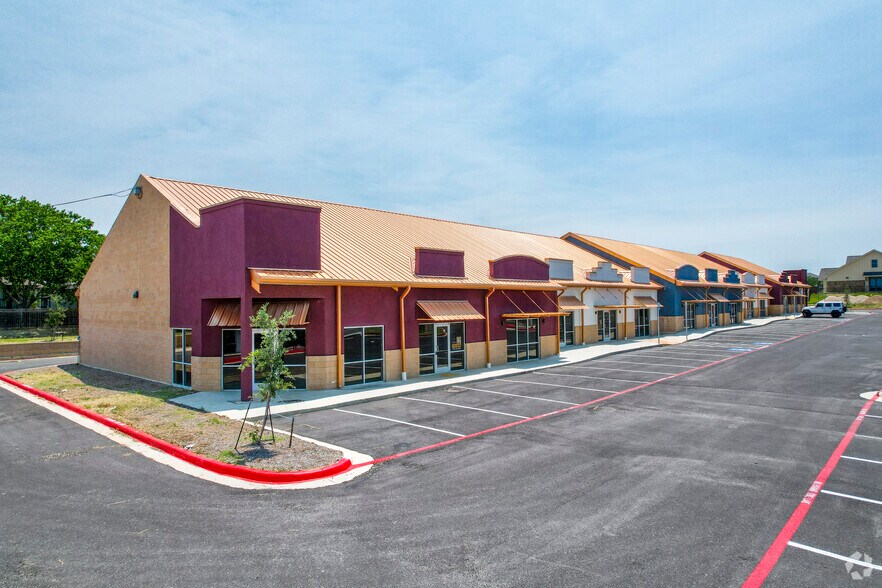 2009 S Walnut Ave, New Braunfels, TX à louer - Photo du bâtiment - Image 3 de 28