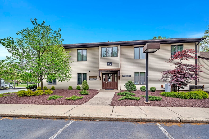 A2 Brier Hill Ct, East Brunswick, NJ for lease - Building Photo - Image 2 of 17