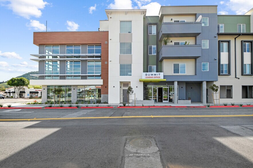 790 E Foothill Blvd, San Luis Obispo, CA à louer - Photo du bâtiment - Image 2 de 7