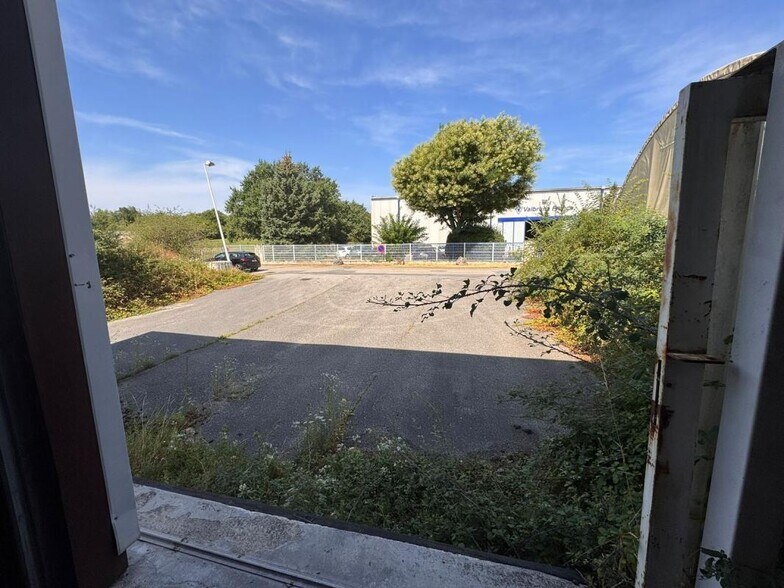 28 Rue Du Claret, Charvieu-Chavagneux for sale - Building Photo - Image 3 of 6