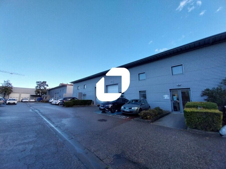 Flex in Lyon for lease - Building Photo - Image 1 of 11