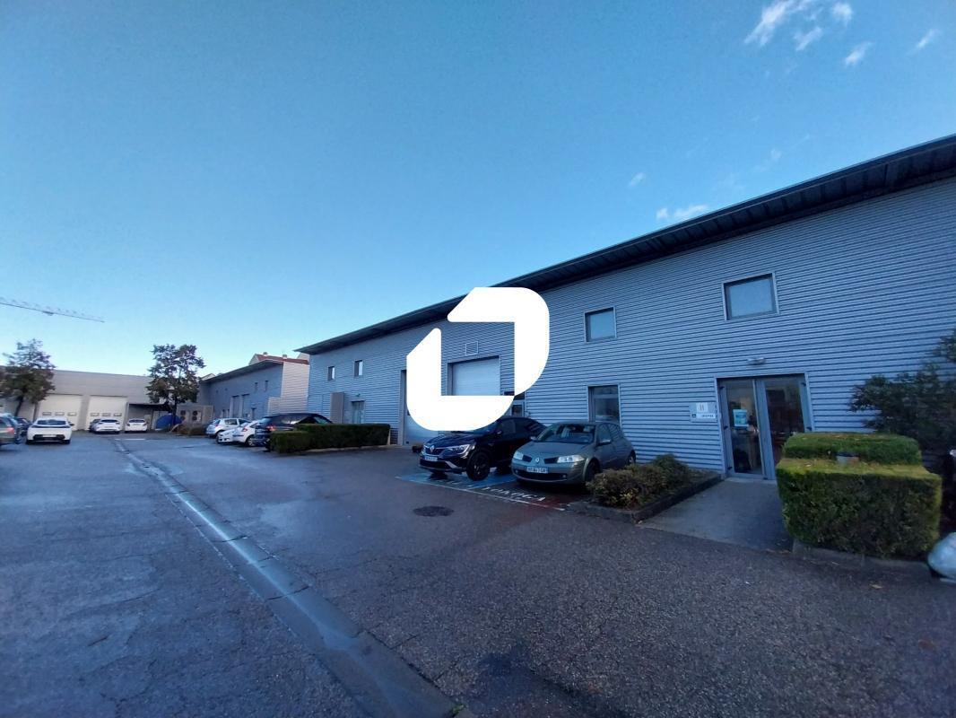 Flex in Lyon for lease Building Photo- Image 1 of 12