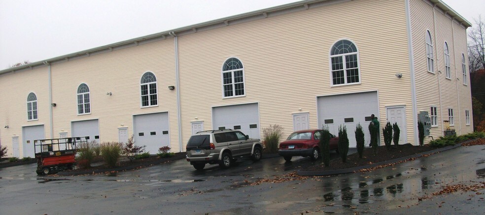 315 Riggs St, Oxford, CT à louer - Photo du bâtiment - Image 2 de 2